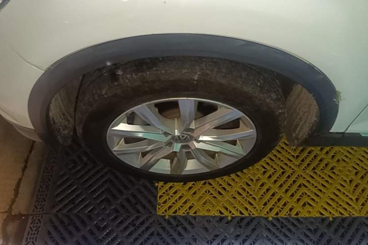 Used Volkswagen T-ROC 2019 230TSI DSG Two-Wheel-Drive Advanced Version China VI Standard Left Front Wheel Hub