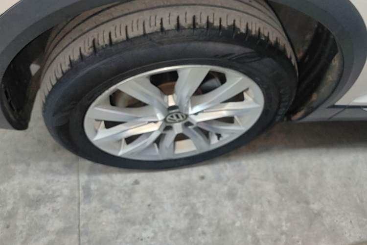 Used Volkswagen T-ROC 2019 230TSI DSG Two-Wheel-Drive Advanced Version China VI Standard Left Front Wheel Hub