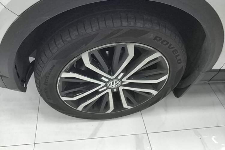 Used Volkswagen T-ROC 2019 280TSI DSG Two-Wheel Drive Comfort Version China VI Standard Left Front Wheel Hub