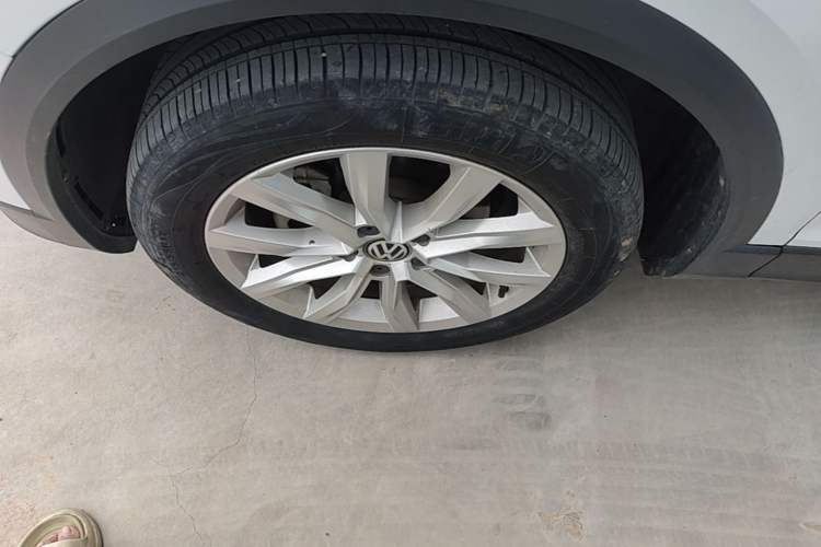 Used Volkswagen T-ROC 2019 230TSI DSG Two-Wheel-Drive Advanced Version China VI Standard Left Front Wheel Hub