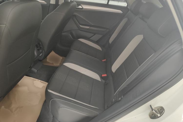 Used Volkswagen T-ROC 2019 230TSI DSG Two-Wheel-Drive Advanced Version China VI Standard Left Rear Seat