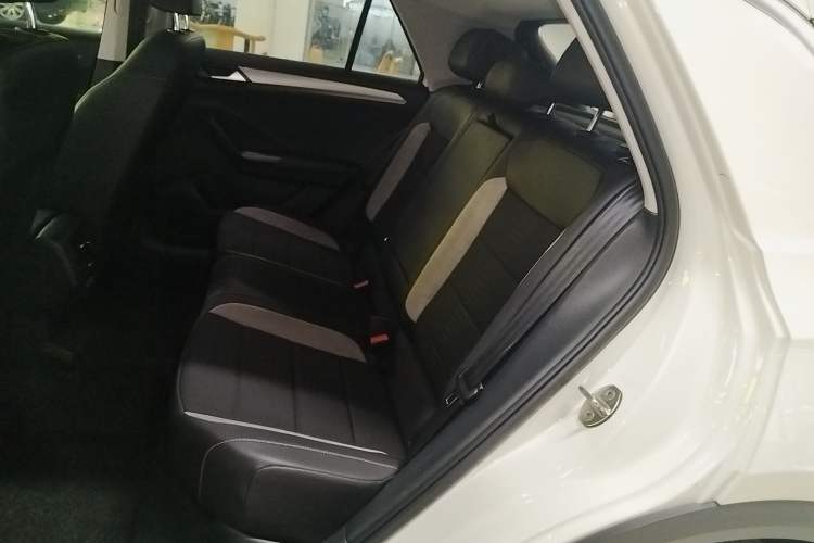 Used Volkswagen T-ROC 2019 230TSI DSG Two-Wheel-Drive Advanced Version China VI Standard Left Rear Seat