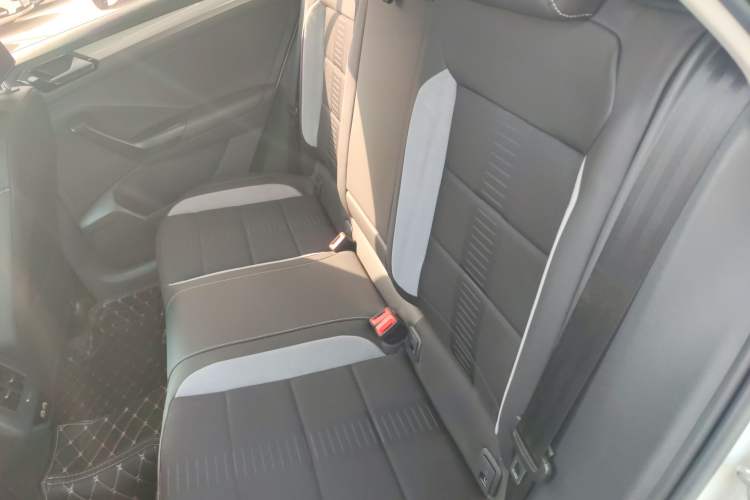 Used Volkswagen T-ROC 2019 230TSI DSG Two-Wheel-Drive Advanced Version China VI Standard Left Rear Seat