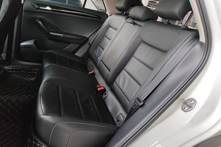 Used Volkswagen T-ROC 2019 280TSI DSG Two-Wheel Drive Comfort Version China VI Standard Left Rear Seat
