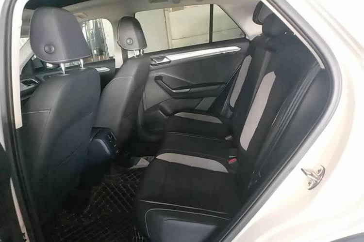 Used Volkswagen T-ROC 2019 280TSI DSG Two-Wheel Drive Advanced Version China VI Standard Left Rear Seat