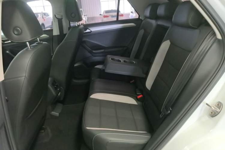 Used Volkswagen T-ROC 2019 280TSI DSG Two-Wheel Drive Advanced Version China VI Standard Left Rear Seat
