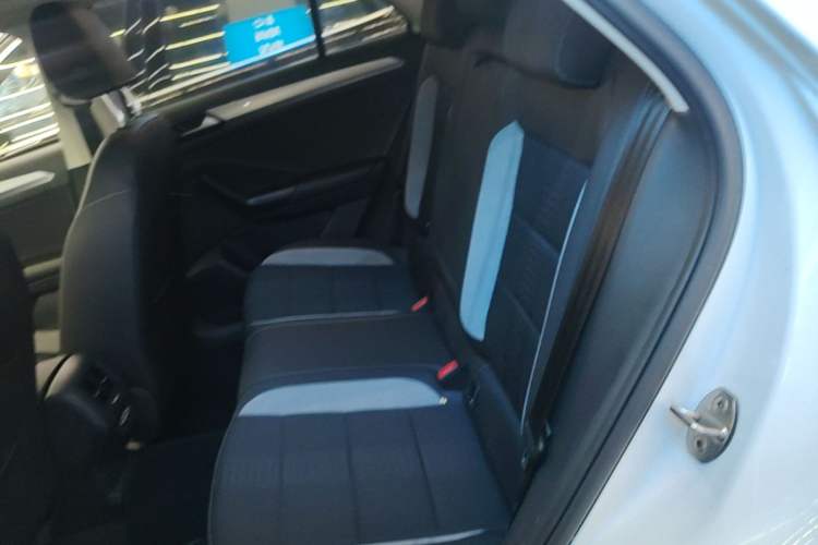 Used Volkswagen T-ROC 2019 230TSI DSG Two-Wheel-Drive Advanced Version China VI Standard Left Rear Seat