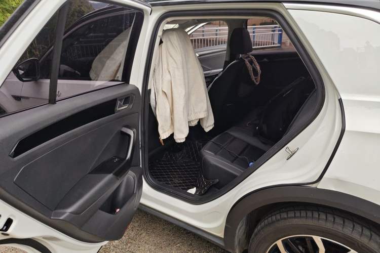 Used Volkswagen T-ROC 2019 280TSI DSG Two-Wheel Drive Comfort Version China VI Standard Left Rear Seat