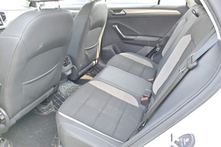 Used Volkswagen T-ROC 2019 230TSI DSG Two-Wheel-Drive Advanced Version China VI Standard Left Rear Seat