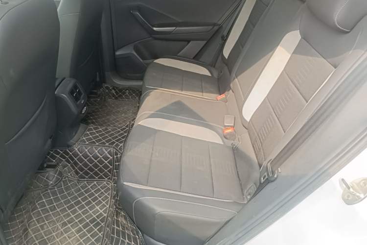 Used Volkswagen T-ROC 2019 280TSI DSG Two-Wheel Drive Advanced Version China VI Standard Left Rear Seat