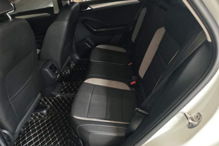 Used Volkswagen T-ROC 2019 280TSI DSG Two-Wheel Drive Advanced Version China VI Standard Left Rear Seat