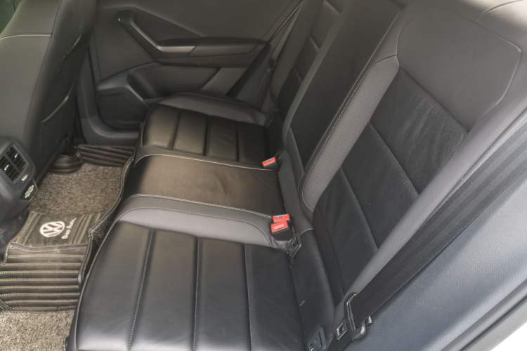 Used Volkswagen T-ROC 2019 280TSI DSG Two-Wheel Drive Comfort Version China VI Standard Left Rear Seat