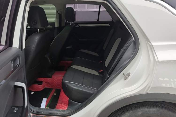 Used Volkswagen T-ROC 2019 230TSI DSG Two-Wheel-Drive Advanced Version China VI Standard Left Rear Seat