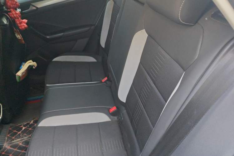 Used Volkswagen T-ROC 2019 230TSI DSG Two-Wheel-Drive Advanced Version China VI Standard Left Rear Seat