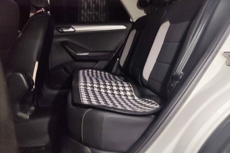Used Volkswagen T-ROC 2019 230TSI DSG Two-Wheel-Drive Advanced Version China VI Standard Left Rear Seat