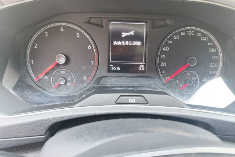 Used Volkswagen T-ROC 2019 230TSI DSG Two-Wheel-Drive Advanced Version China VI Standard Odometer Close Up