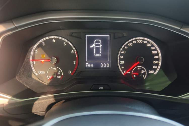 Used Volkswagen T-ROC 2019 230TSI DSG Two-Wheel-Drive Advanced Version China VI Standard Odometer Close Up
