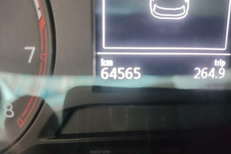 Used Volkswagen T-ROC 2019 280TSI DSG Two-Wheel Drive Comfort Version China VI Standard Odometer Close Up