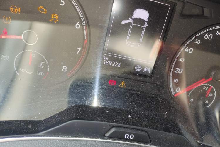 Used Volkswagen T-ROC 2019 280TSI DSG Two-Wheel Drive R-Line Pro Odometer Close Up