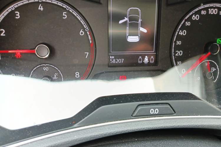 Used Volkswagen T-ROC 2019 280TSI DSG Two-Wheel Drive Comfort Version China VI Standard Odometer Close Up
