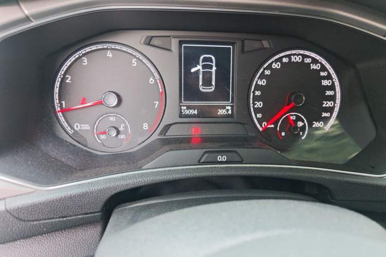 Used Volkswagen T-ROC 2019 230TSI DSG Two-Wheel-Drive Advanced Version China VI Standard Odometer Close Up