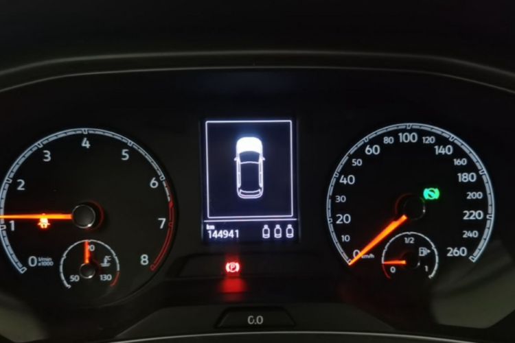 Used Volkswagen T-ROC 2019 230TSI DSG Two-Wheel-Drive Advanced Version China VI Standard Odometer Close Up