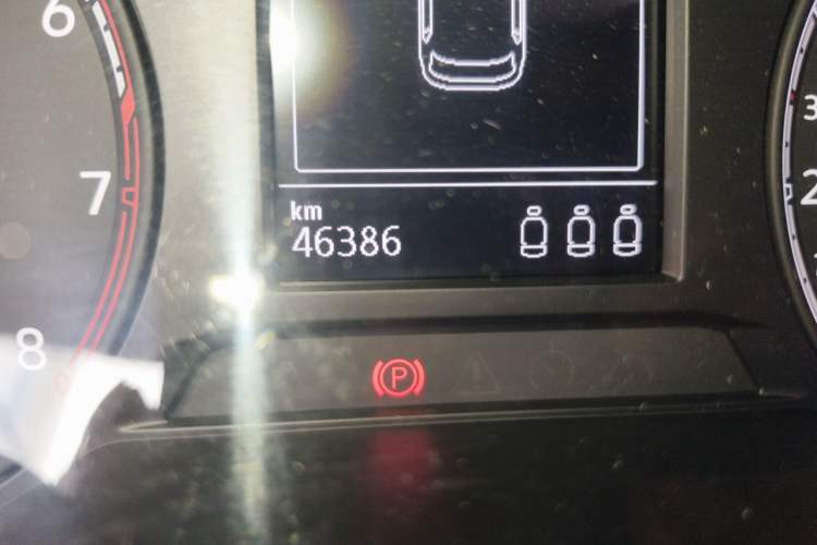 Used Volkswagen T-ROC 2019 280TSI DSG Two-Wheel Drive Comfort Version China VI Standard Odometer Close Up