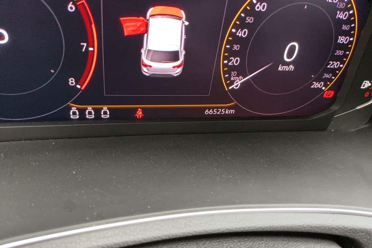 Used Volkswagen T-ROC 2019 280TSI DSG Two-Wheel Drive Comfort Version China VI Standard Odometer Close Up