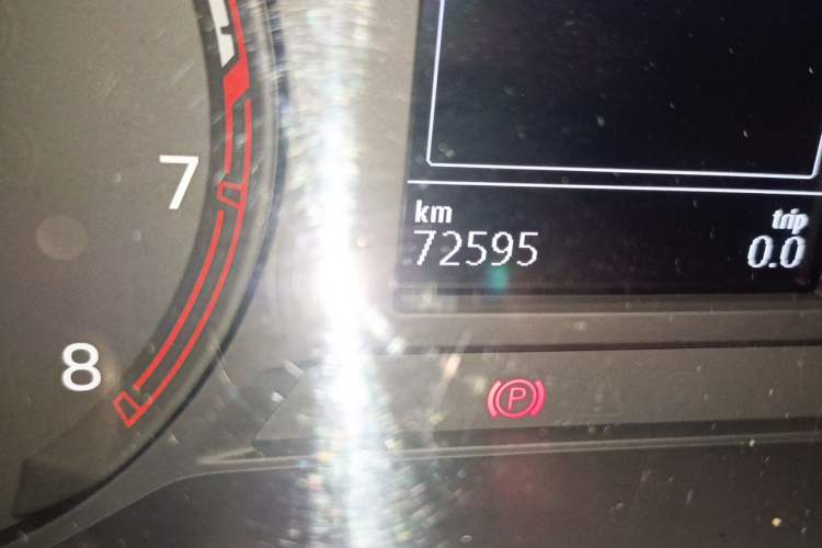 Used Volkswagen T-ROC 2019 230TSI DSG Two-Wheel-Drive Advanced Version China VI Standard Odometer Close Up