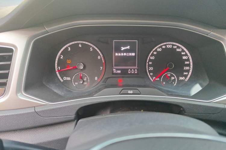 Used Volkswagen T-ROC 2019 230TSI DSG Two-Wheel-Drive Advanced Version China VI Standard Odometer Close Up