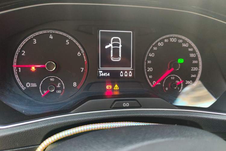 Used Volkswagen T-ROC 2019 280TSI DSG Two-Wheel Drive Comfort Version China VI Standard Odometer Close Up