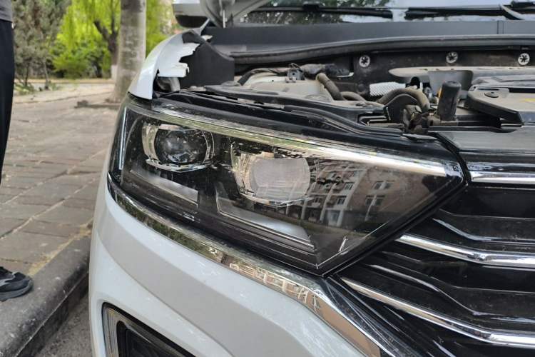 Used Volkswagen T-ROC 2019 230TSI DSG Two-Wheel-Drive Advanced Version China VI Standard Right Front Headlight