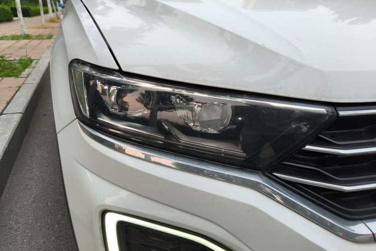 Used Volkswagen T-ROC 2019 230TSI DSG Two-Wheel-Drive Advanced Version China VI Standard Right Front Headlight