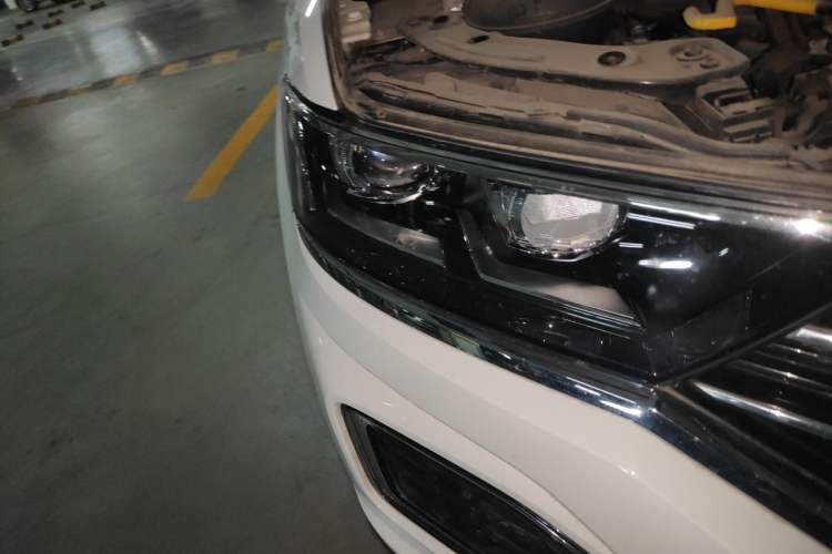 Used Volkswagen T-ROC 2019 230TSI DSG Two-Wheel-Drive Advanced Version China VI Standard Right Front Headlight