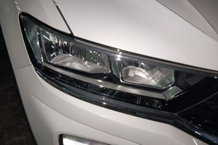 Used Volkswagen T-ROC 2019 230TSI DSG Two-Wheel Drive Fashion Edition China VI Standard Right Front Headlight