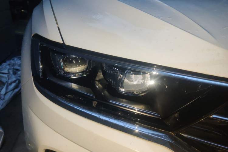 Used Volkswagen T-ROC 2019 230TSI DSG Two-Wheel-Drive Advanced Version China VI Standard Right Front Headlight