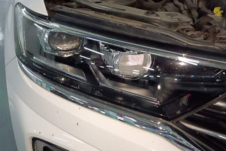Used Volkswagen T-ROC 2019 230TSI DSG Two-Wheel-Drive Advanced Version China VI Standard Right Front Headlight