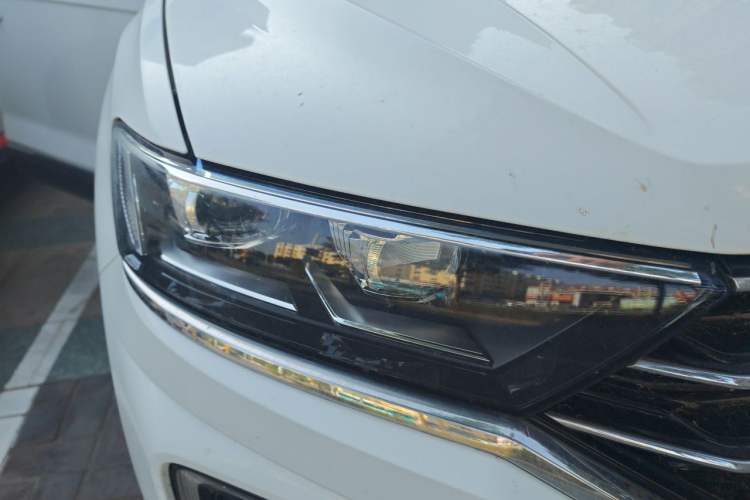 Used Volkswagen T-ROC 2019 230TSI DSG Two-Wheel-Drive Advanced Version China VI Standard Right Front Headlight