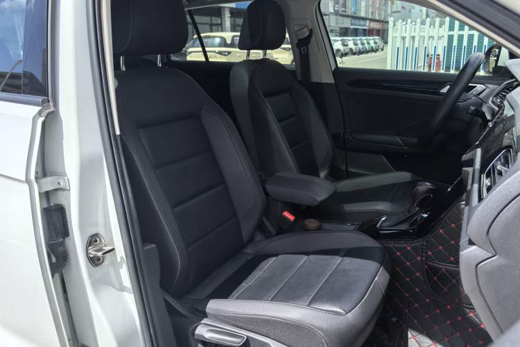Used Volkswagen T-ROC 2019 280TSI DSG Two-Wheel Drive Comfort Version China VI Standard Right Front Seat