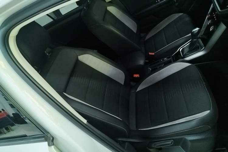 Used Volkswagen T-ROC 2019 230TSI DSG Two-Wheel-Drive Advanced Version China VI Standard Right Front Seat