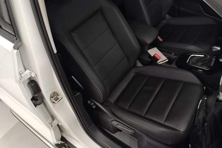 Used Volkswagen T-ROC 2019 280TSI DSG Two-Wheel Drive Comfort Version China VI Standard Right Front Seat