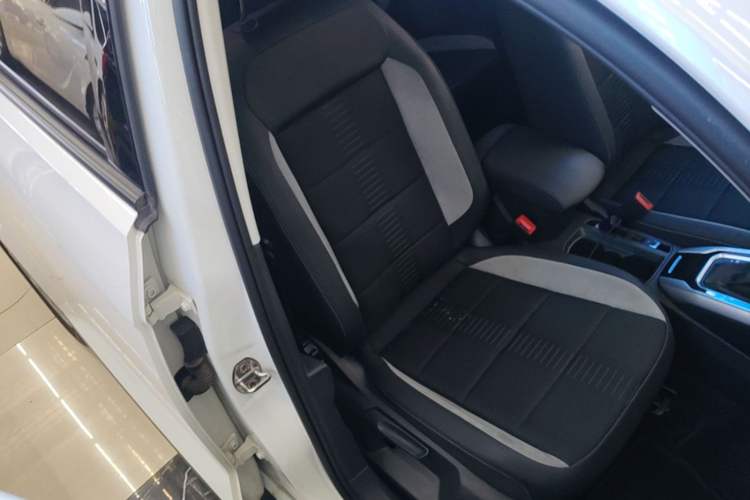 Used Volkswagen T-ROC 2019 230TSI DSG Two-Wheel-Drive Advanced Version China VI Standard Right Front Seat