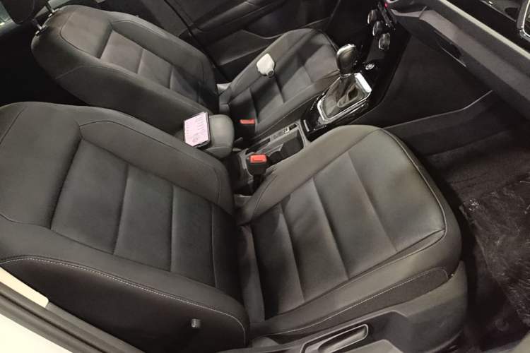 Used Volkswagen T-ROC 2019 280TSI DSG Two-Wheel Drive Comfort Version China VI Standard Right Front Seat