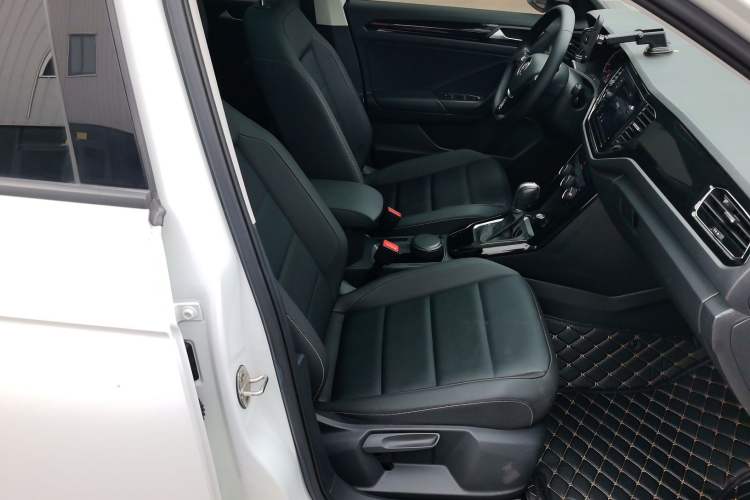 Used Volkswagen T-ROC 2019 280TSI DSG Two-Wheel Drive Comfort Version China VI Standard Right Front Seat
