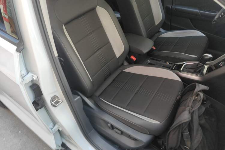 Used Volkswagen T-ROC 2019 230TSI DSG Two-Wheel-Drive Advanced Version China VI Standard Right Front Seat