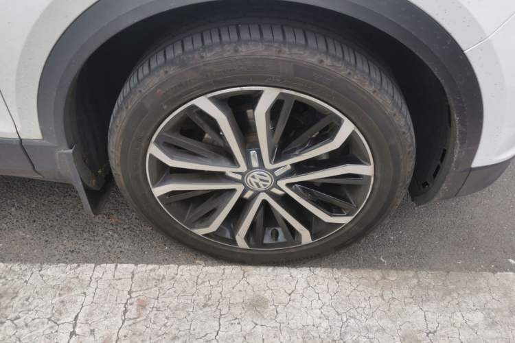 Used Volkswagen T-ROC 2019 280TSI DSG Two-Wheel Drive Comfort Version China VI Standard Right Front Wheel Hub