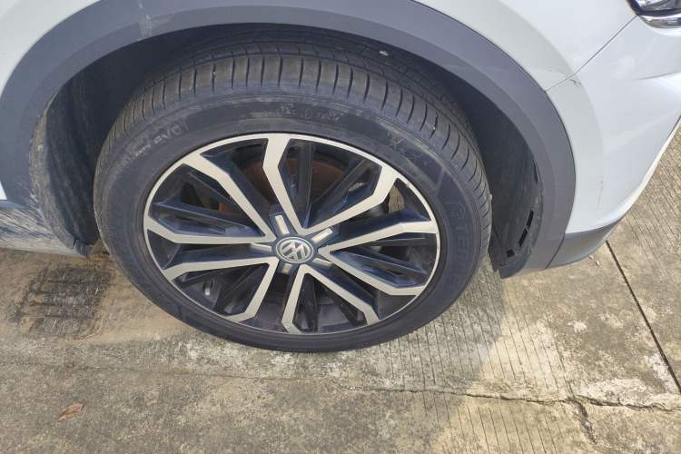 Used Volkswagen T-ROC 2019 280TSI DSG Two-Wheel Drive R-Line Pro Right Front Wheel Hub