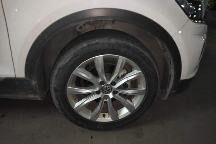 Used Volkswagen T-ROC 2019 230TSI DSG Two-Wheel-Drive Advanced Version China VI Standard Right Front Wheel Hub