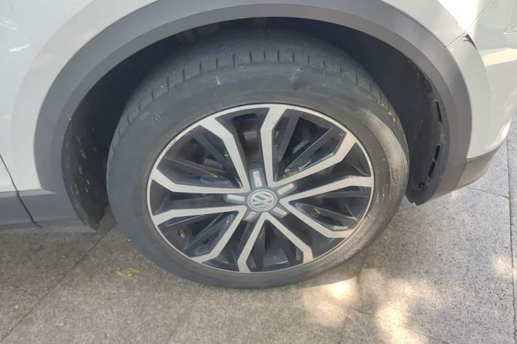Used Volkswagen T-ROC 2019 280TSI DSG Two-Wheel Drive Comfort Version China VI Standard Right Front Wheel Hub