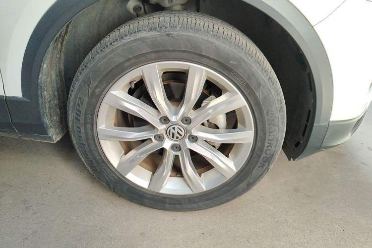 Used Volkswagen T-ROC 2019 230TSI DSG Two-Wheel-Drive Advanced Version China VI Standard Right Front Wheel Hub